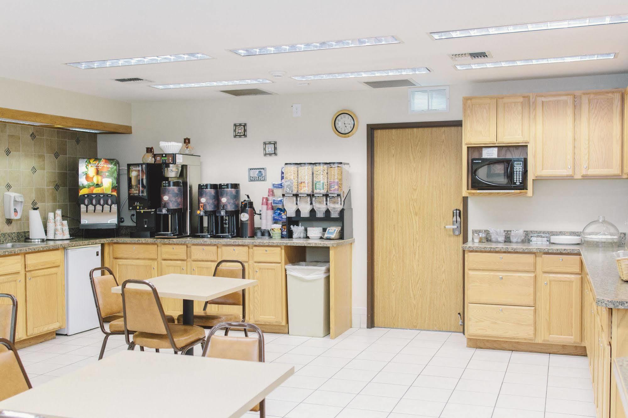 Lavissh Inn And Suites Беллингхэм Экстерьер фото